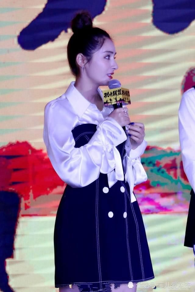 麦迪娜穿衬衫不系扣子非要露内衣，胆子真大，网友：姜潮不管吗