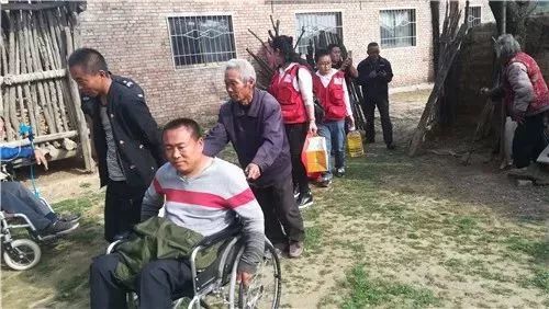 富县看望残疾人和五保户老人