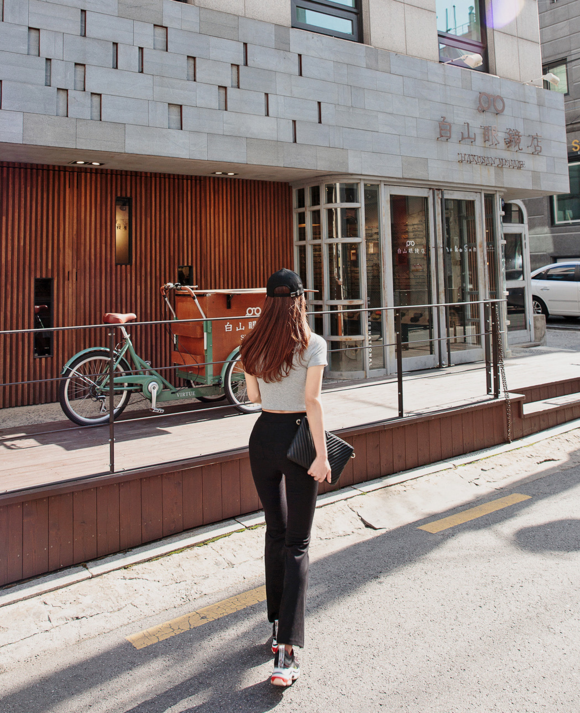 女神孙允珠，酷炫卡路里灰青石健美打底衫