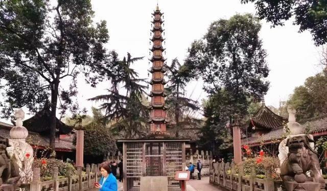 这座寺庙太“稀罕”：闻名全国，却不收门票，门口可免费领3支香