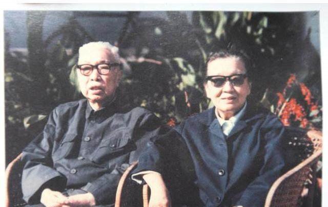 方志敏堂弟、毛远新继父，曾任省委书记，建设新江西，墓简单朴素