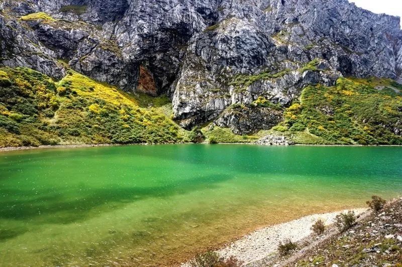 追寻传说中的七藏沟，将满眼秋色尽收眼底