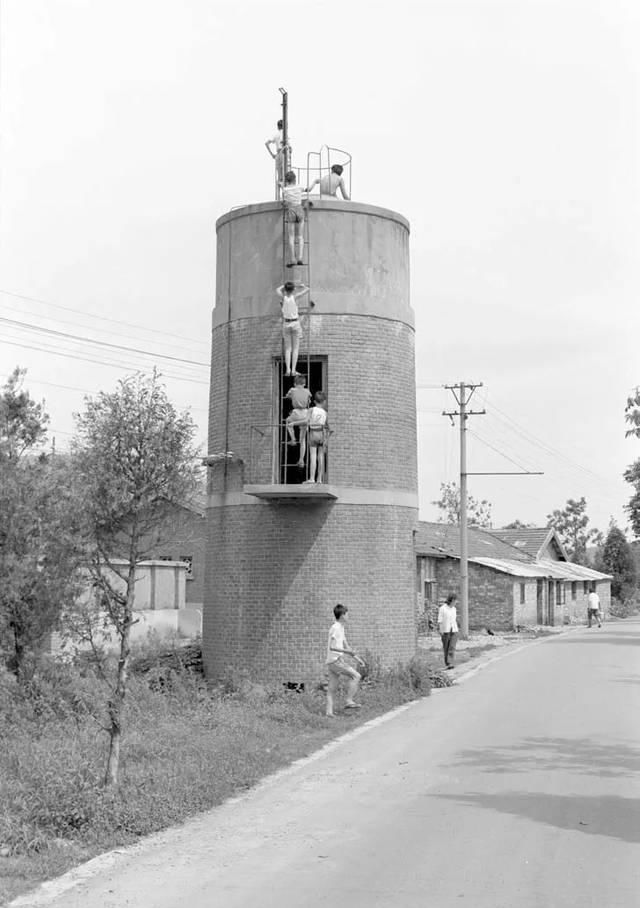  镜头：30年踏遍大街小巷，这位意大利摄影师用镜头记录80年代中