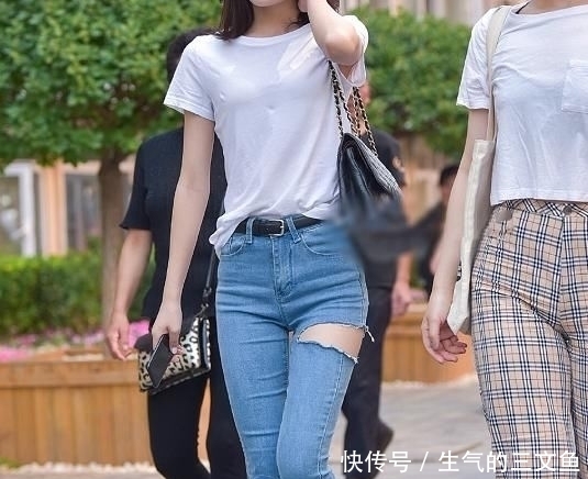 『也敢』蔡依林太大胆了吧!这种裤子也敢穿上台,林志玲穿也得想一想