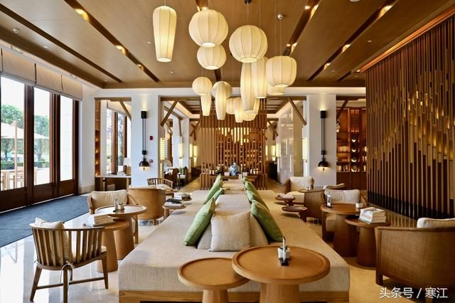 丽江古城80元维护费收了这么多年，但束河旁的梦幻水秀却坚决免费