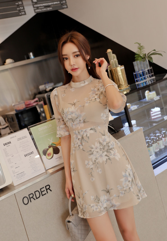 女神孙允珠，茉莉山茶香薰初恋透薄染花裙