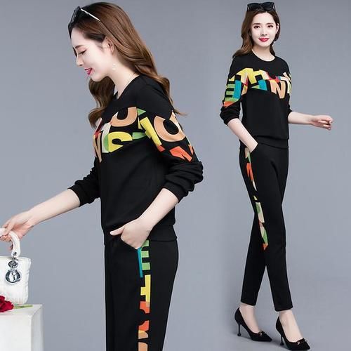  『穿搭』上身胖的女人春季衣服别瞎穿，遮肚衫+九分裤，唯美CP谁穿谁瘦美