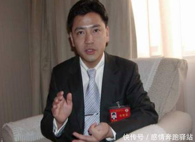 他曾是首富司机,长相帅气被老板小妹看上
