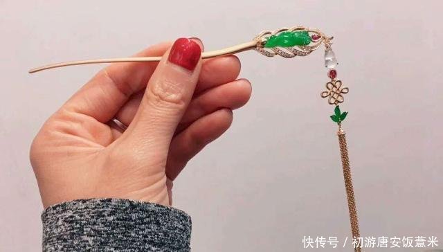 『珠宝首饰』有的女人在生活方面很节省,在珠宝首饰上很舍得花钱,你怎么看