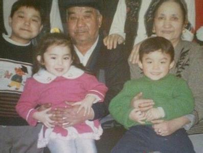 Angelababy童年照上热搜，这下真有人相信她没整容了