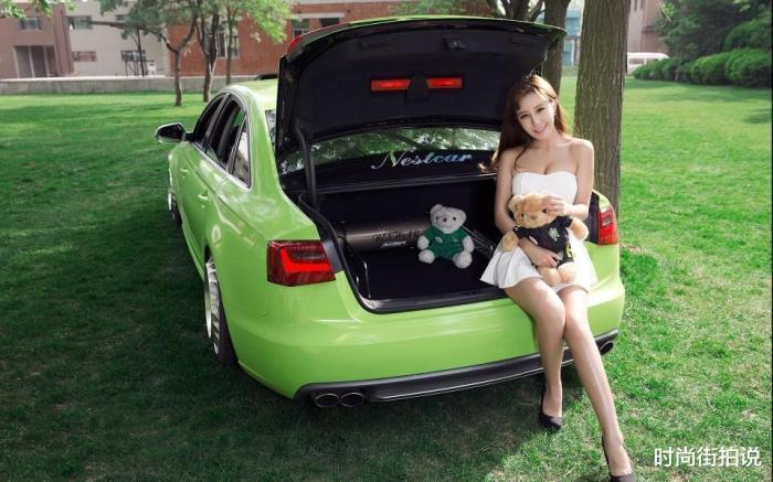 『眉目』街拍;“眉目含春”的表姐,白色小短裙,让她更加的自信