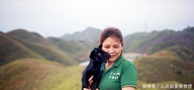 她身价百万，却返乡独住无人山坡，两年后乡亲刮目相看