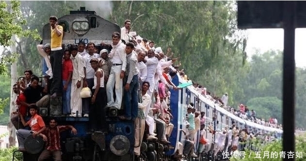 印度土豪首次来中国，刚坐上高铁就急了，还直言：我要下车？