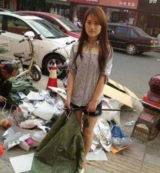 搞笑笑话:以后姐姐罩着你,姐姐有胸罩