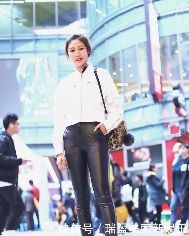 漂亮|现代都市女孩配搭高跟鞋子,气魄十足又漂亮
