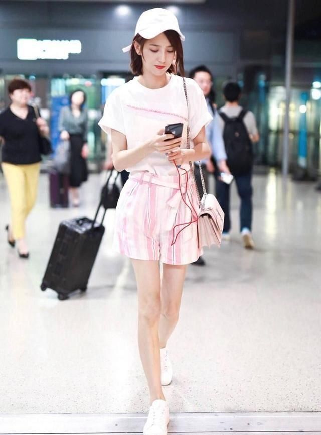 佟丽娅太大胆！没洗头还写在帽子上？皮这一下很开心！