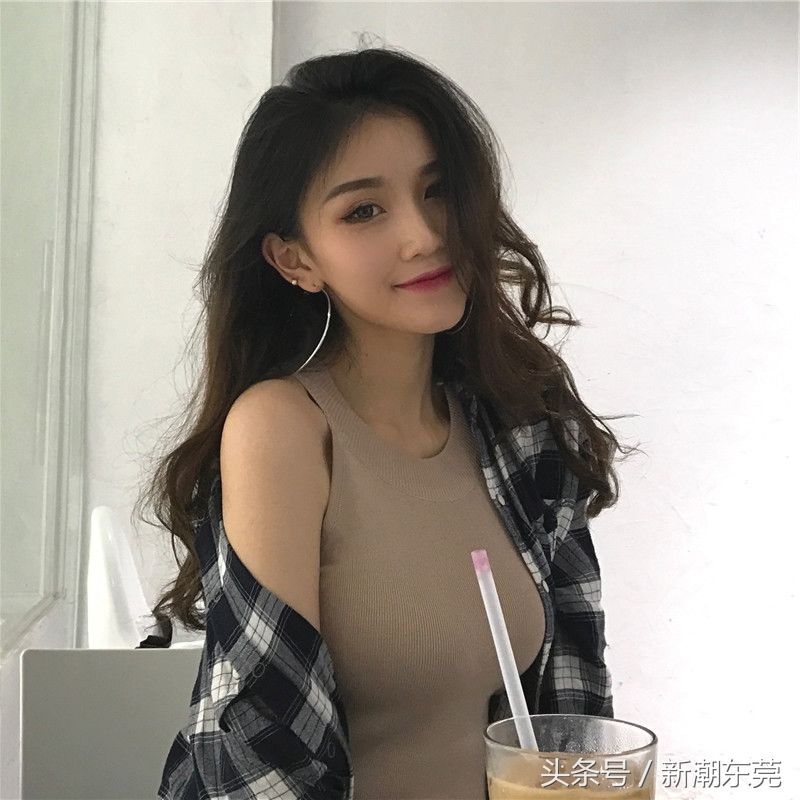 修身显瘦的版型，让你看起来更魅力迷人，突显女性曲线身材