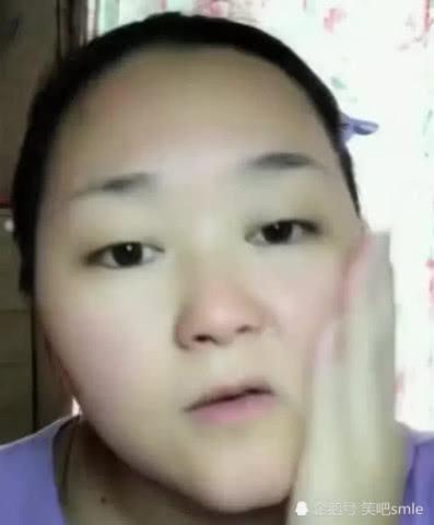 抖音小姐姐做“格格巫”仿妆，画完的那一刻，网友直呼：眼上那是