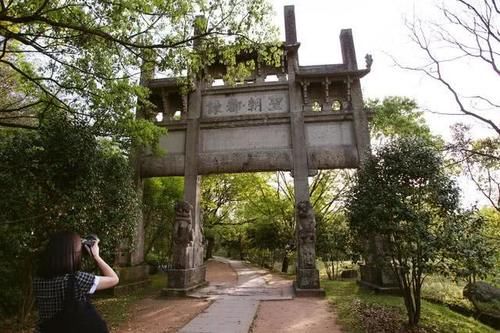 安徽千年古村，美景不输宏村，被誉为“中国水口园林第一村”