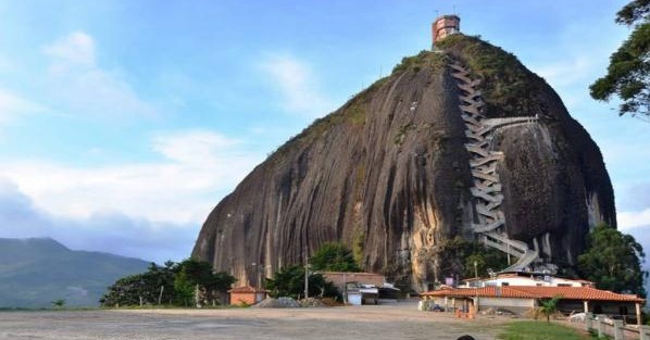 世界上最陡的房屋，每次回家都要爬200米，房主无奈卖房！