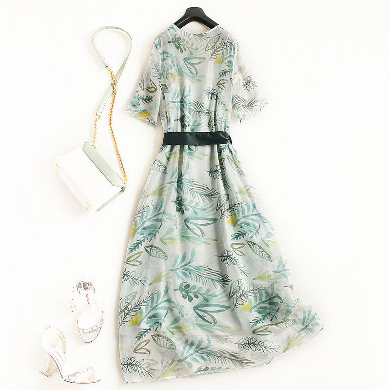 这几款美衣，虽小贵，但光看图片就很美，上身洋气时尚超显美嫩