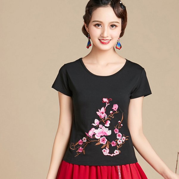 真好看!都舍不得移开眼睛，55岁妈妈穿新款“妈妈装”，巨年轻