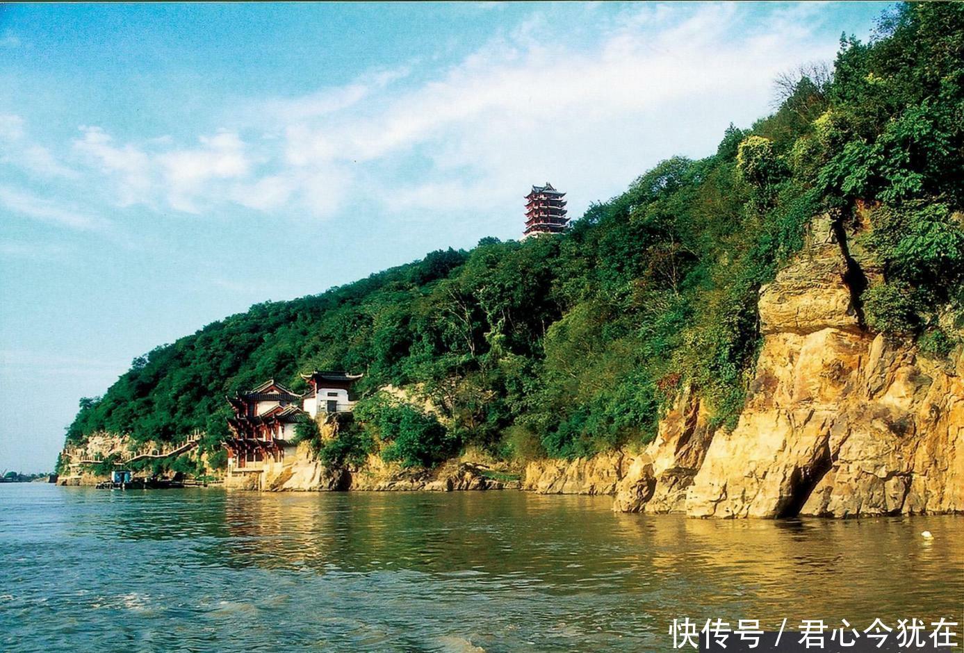 采石矶: 长江边上最有名的一块大石头, 唐宋元明