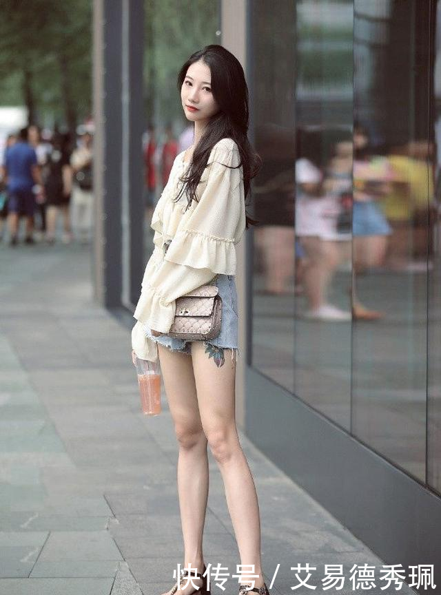 想见:街拍穿搭:见想见的人,做想做的事,何不趁着青春,好好任性一番