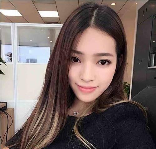  【黑茶色直发】头发多瘦长脸女生，离子烫直发很淑女，染点色更灵动
