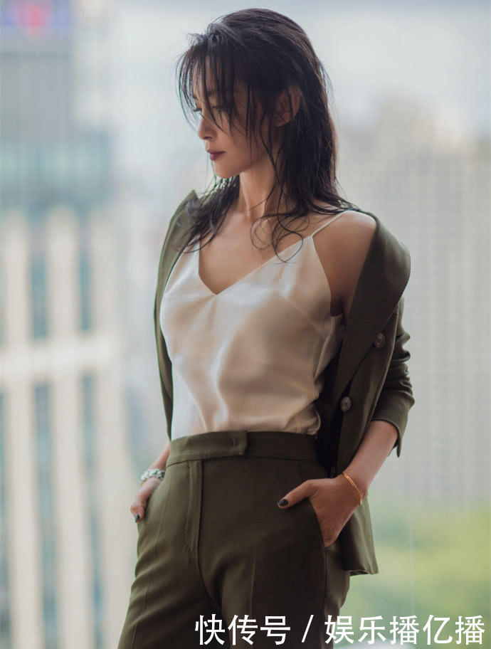 李冰冰亮相，造型又酷又美，真想自己45岁也能有这种身材！