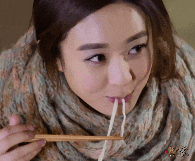 赵丽颖发微博说送车，网友以为是套路，结果豪车直接送到粉丝家