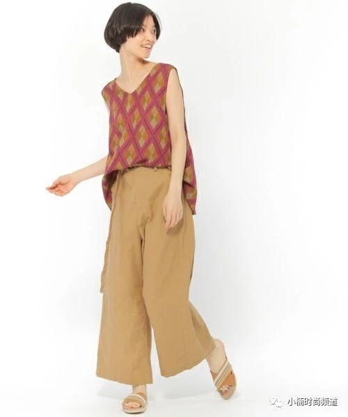 夏天这样穿感觉更轻盈！米色亚麻混织裤装日系夏季造型特集