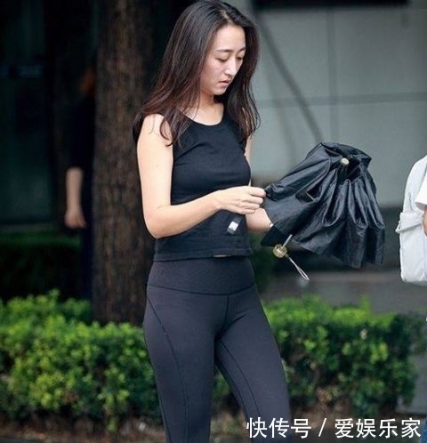 尽显■紧身打底裤:干净明朗的打扮,尽显小姐姐的青春姿态!