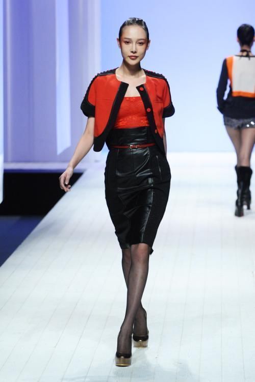 14岁被逼整容，15年整300多次，花费400多万，网友：有钱任性啊！