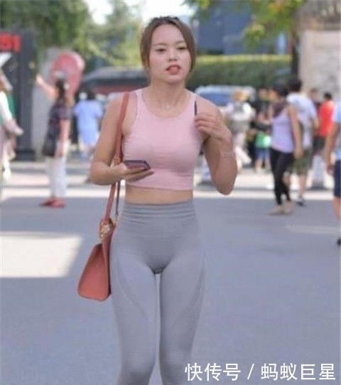 『优雅』优雅时尚的街拍美女彰显女人味,每一时刻都事时尚瞬间