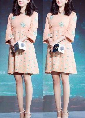 不敢想!欧阳娜娜脚踩52cm的恨天高拍杂志!网友:身高不够高跟鞋