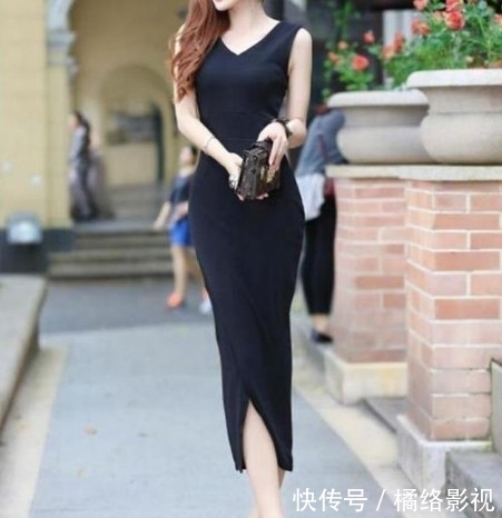 『红色』街拍红色高跟鞋+热裤的搭配,显高显瘦,自信心爆棚