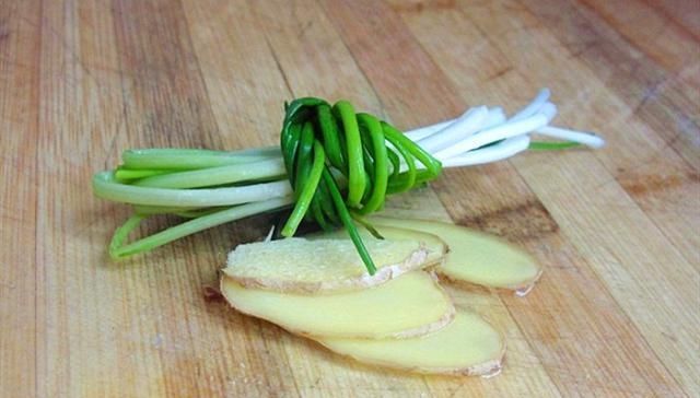  新鲜的鱼@做清蒸鱼，不要直接上锅，多加“1步”，鱼肉鲜嫩多汁，还没腥味