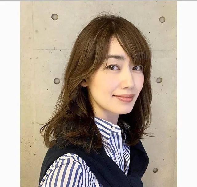  「博主」看完这个博主的条纹搭配 你会365天每天都想穿条纹