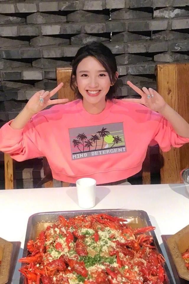  『好看』春季卫衣如何搭配才好看？我怕你看完，追着问我要链接！