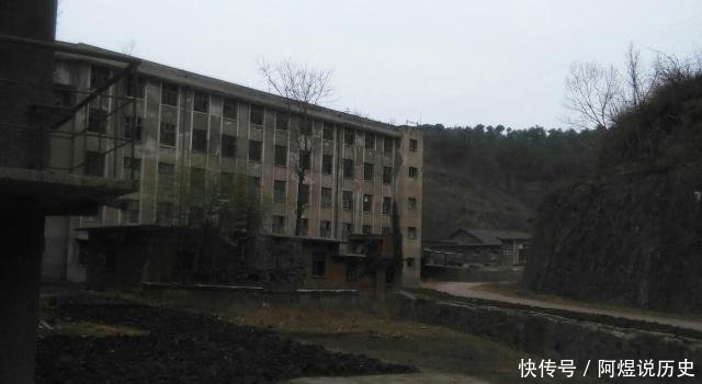 秦岭一小镇布局四家兵工厂，“小香港”成空城，墙上卫兵职责犹在