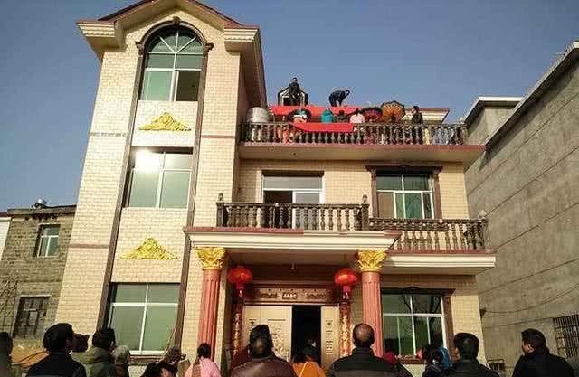 在农村近年不少人房子建好了，为何却迟迟不装修？听听老农怎么说