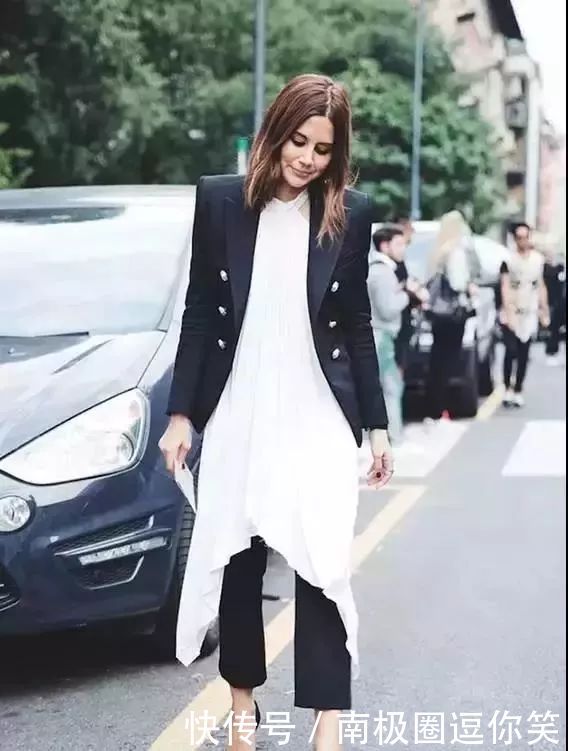 明星们的最新时尚，裙子搭裤子，你觉得好看吗？