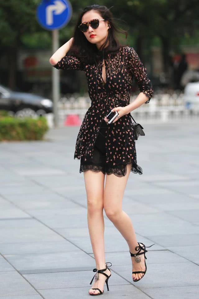 街拍：图5小姐姐敢穿又会穿，这样的打扮一般人难以驾驭！