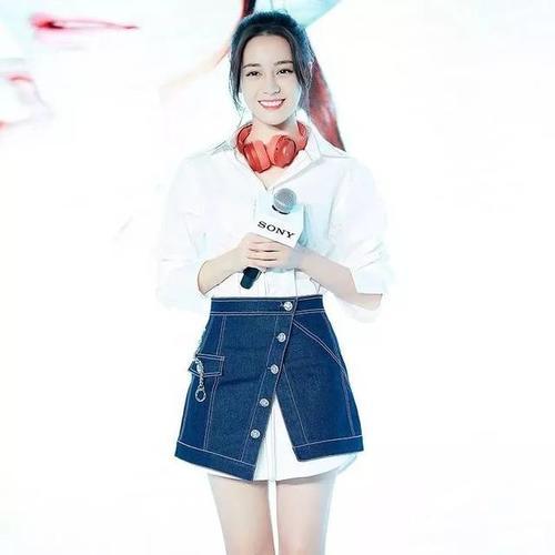 裙子这样穿到底好看不好看？你说了算！