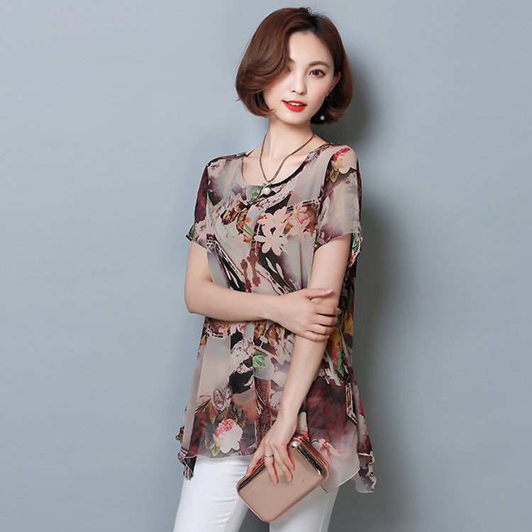 谁说女人太丰满不好看?瞅瞅下面的修身小衫，魅力值飙升，太撩人