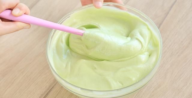  「碗里」超文艺的草莓三明治，3颗草莓半个柠檬，蒸一蒸就搞定