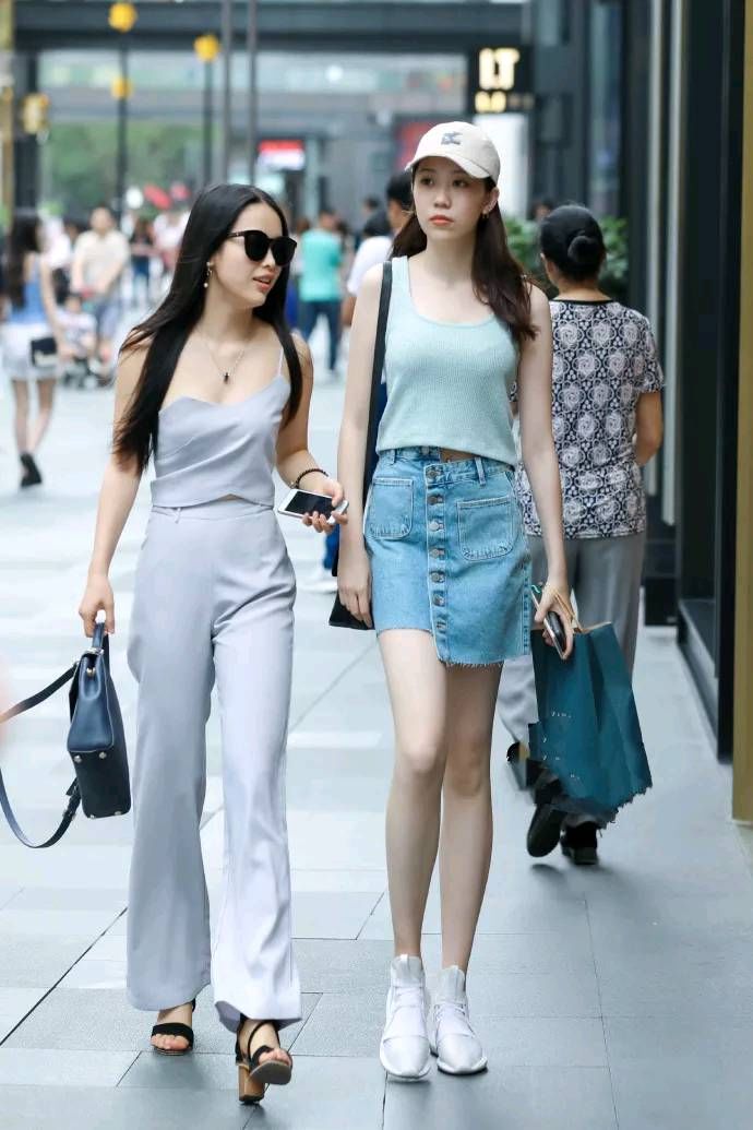 街拍路人，初秋时节不知如何穿搭，不妨参考这几款搭配