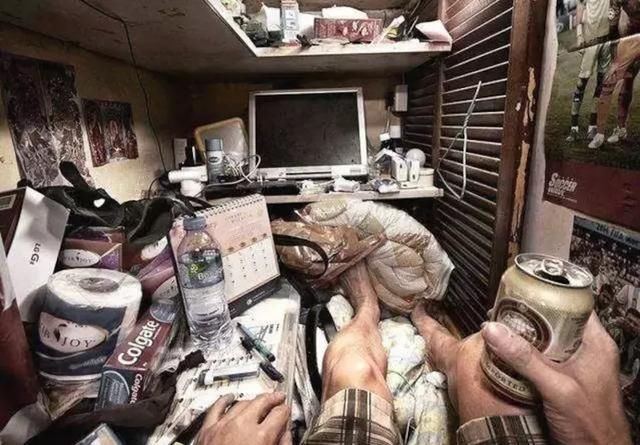 为何香港人宁愿挤在8㎡空间里，也不愿在内地买房？原因让人羡慕