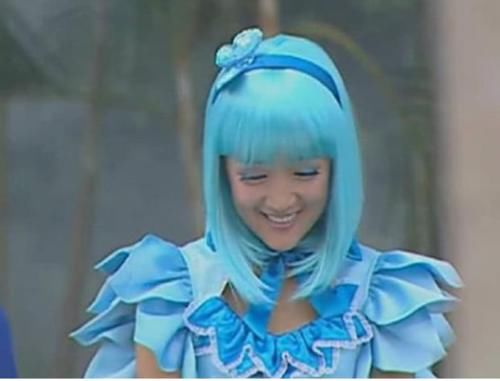 蓝色:巴啦啦小魔仙:这四个蓝色造型的魔仙,最美的并不是美琪,而是反派严莉莉!